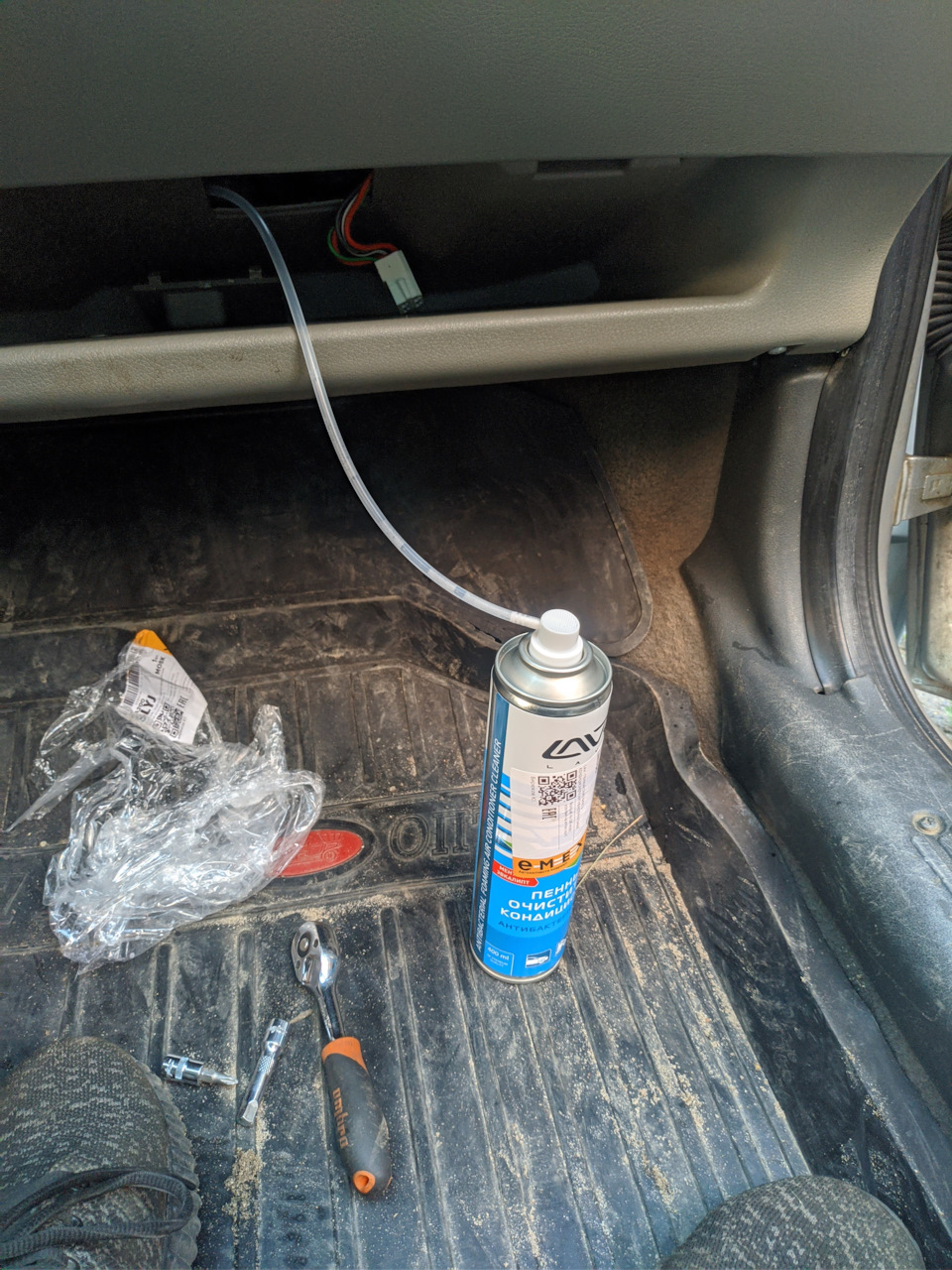 Замена салонного фильтра и чистка кондиционера — Lada Калина хэтчбек, 1 ...