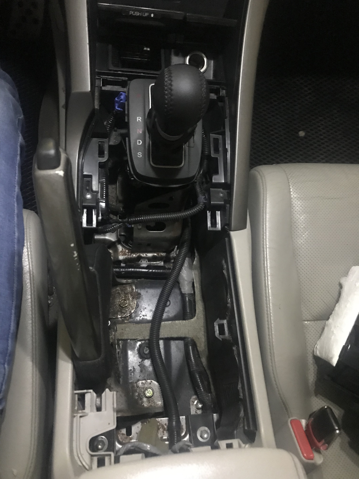 Замена центральной консоли Honda Accord 8 — Honda Accord (8G), 2,4 л ...