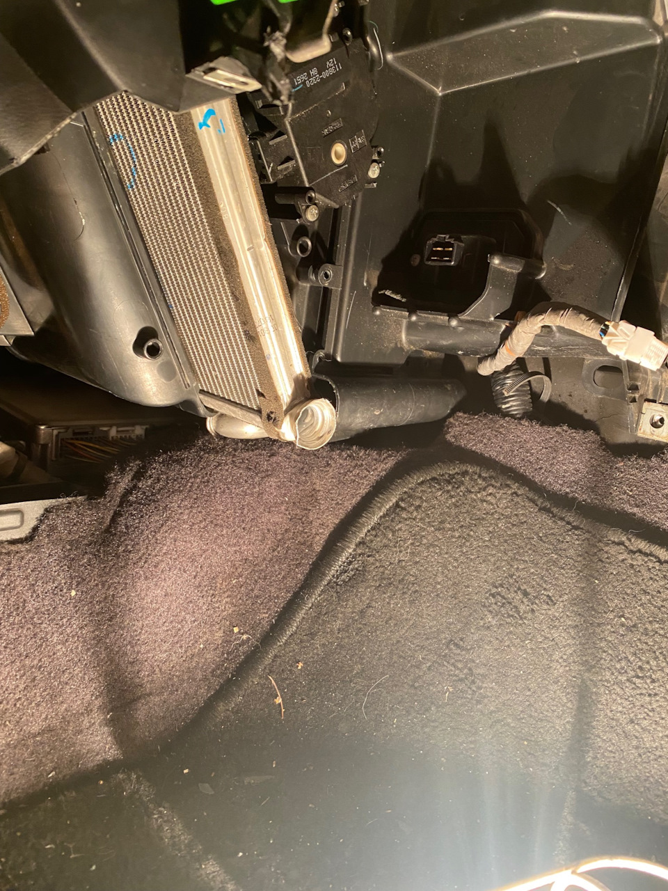 вставляем новый и завальцовываем спокойно, подлезть можно отовсюду — Honda Accord (7G)