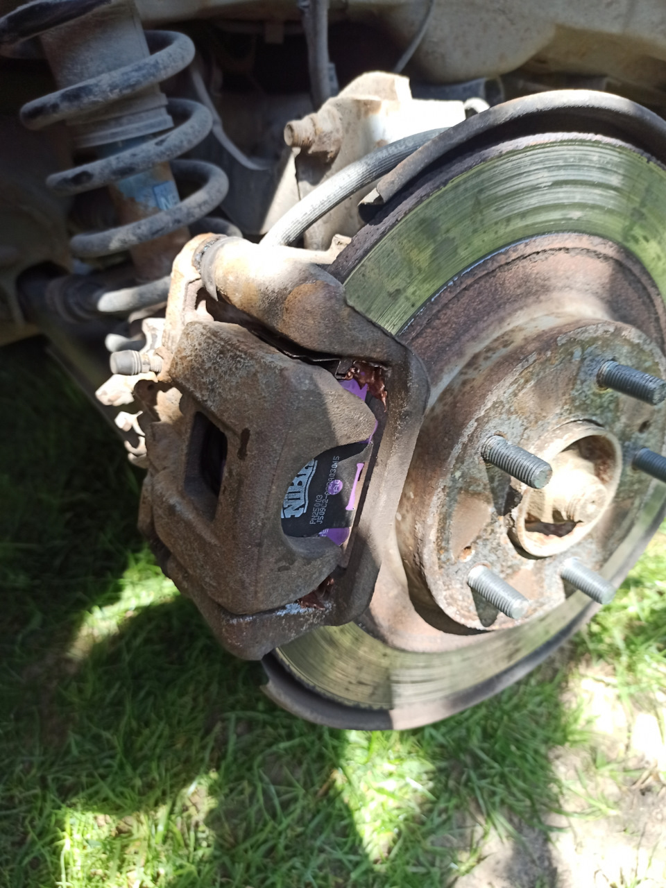 Замена колодок и передних стоек стабилизаторов — Mitsubishi Outlander ...