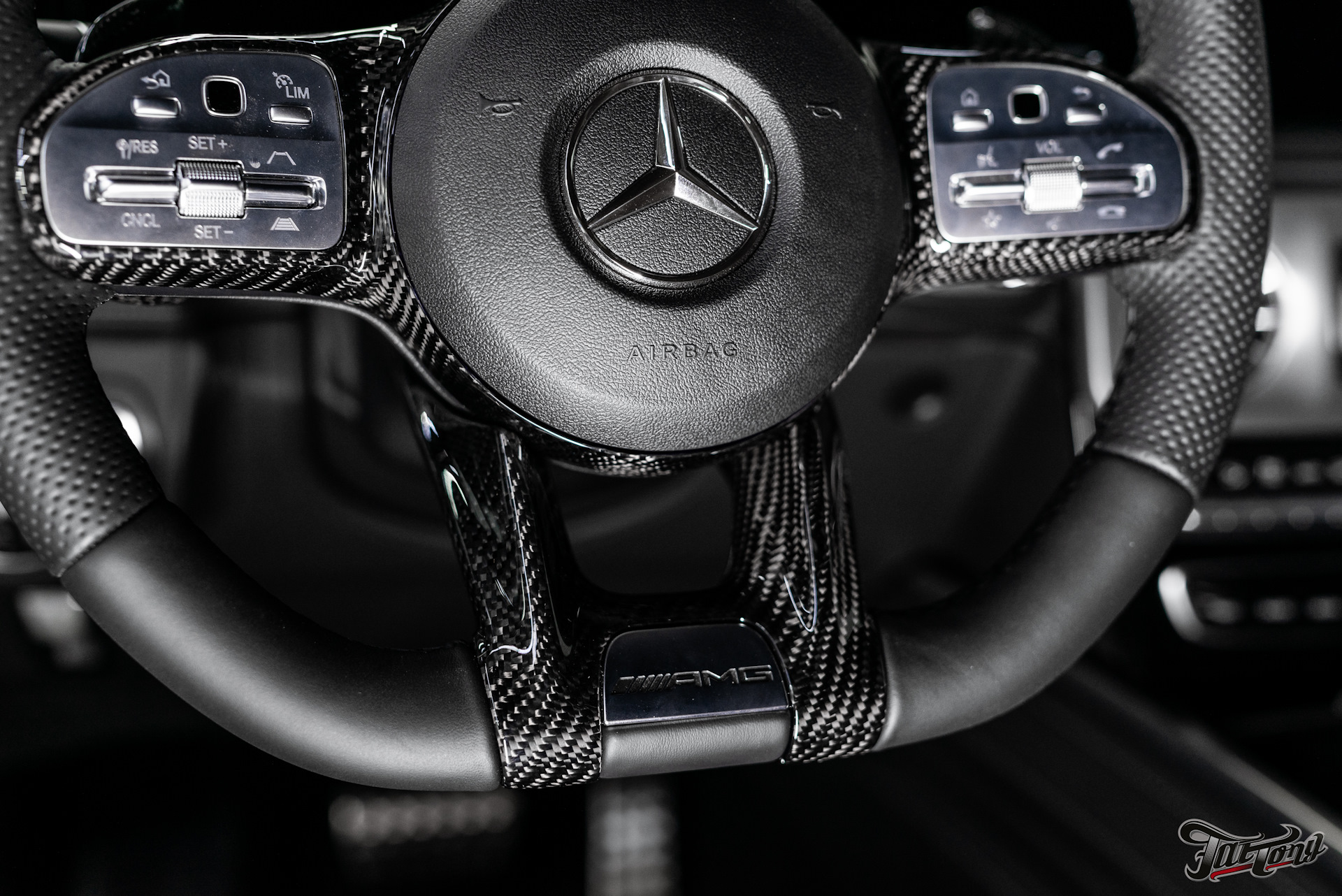 Рул 63. Руль Mercedes-AMG g63. Руль Mercedes g63 AMG карбон. Руль АМГ g63. Руль g63 AMG 2020.