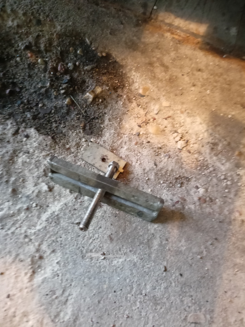 Замена колодок вкруг W204 — Mercedes-Benz C-Class (W204), 1,8 л, 2010 ...