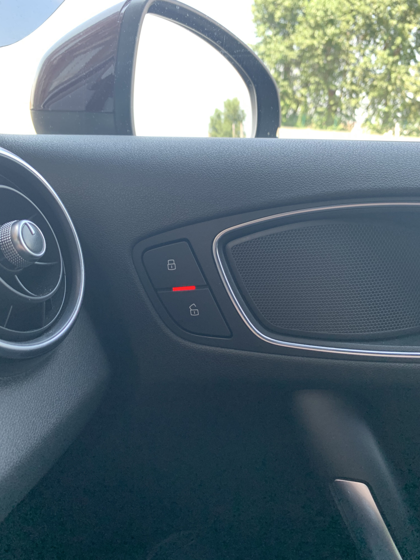 Где находится кнопка центрального замка Кнопки центрального замка - Audi A1 (1G), 1,4 л, 2011 года тюнинг DRIVE2