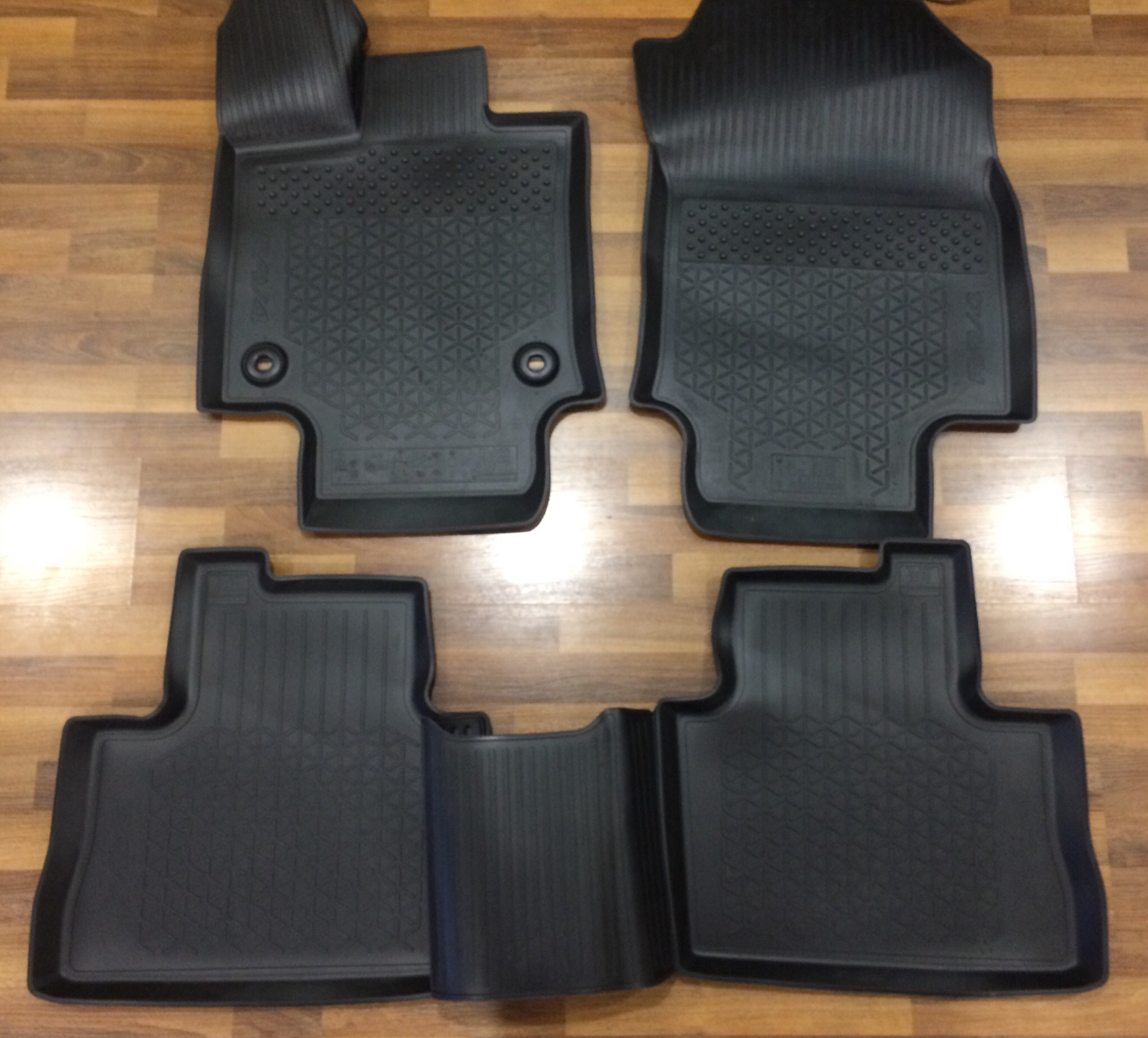 Коврики салона тойота рав 4 2013. Коврики тойота рав 4 2017. Коврик rav 4. 3 д коврики на тойота клюгер. Rav 4 2005 коврики.