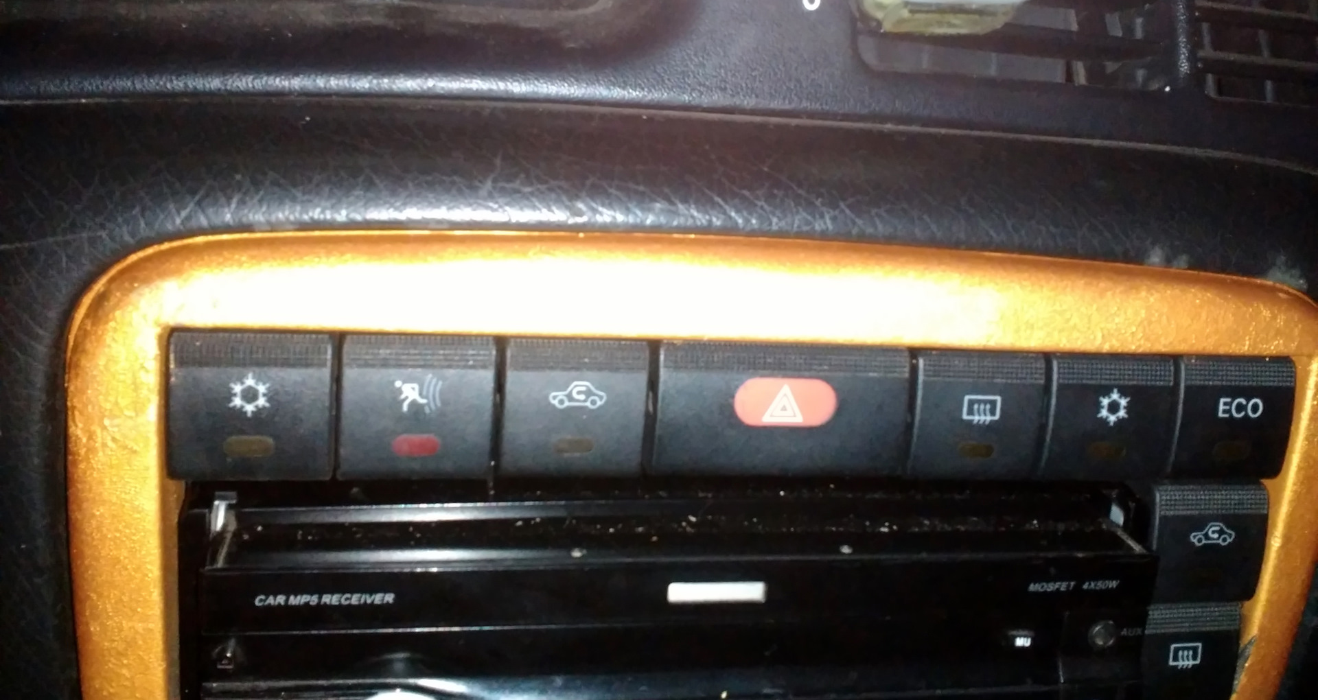 Кнопки вектра б. Кнопки Opel Omega b 98. Опель Омега б 1996 кнопки на консоли. Кнопка Opel Vectra b. Опель Омега б кнопки на панели.
