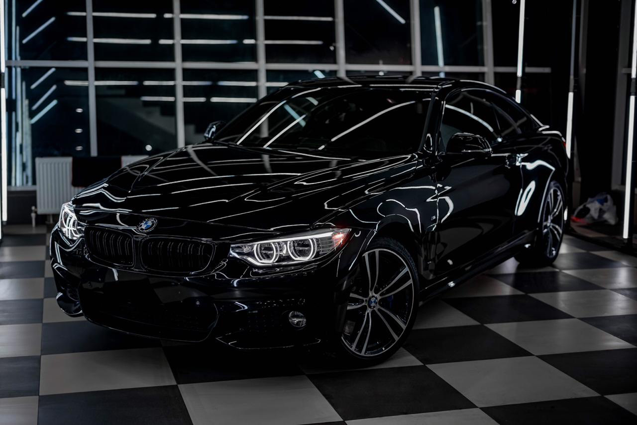 Dark detailing. BMW детейлинг. Детейлинг БМВ М 7. Детейлинг BMW orangwe. Детейлинг реклама BMW.