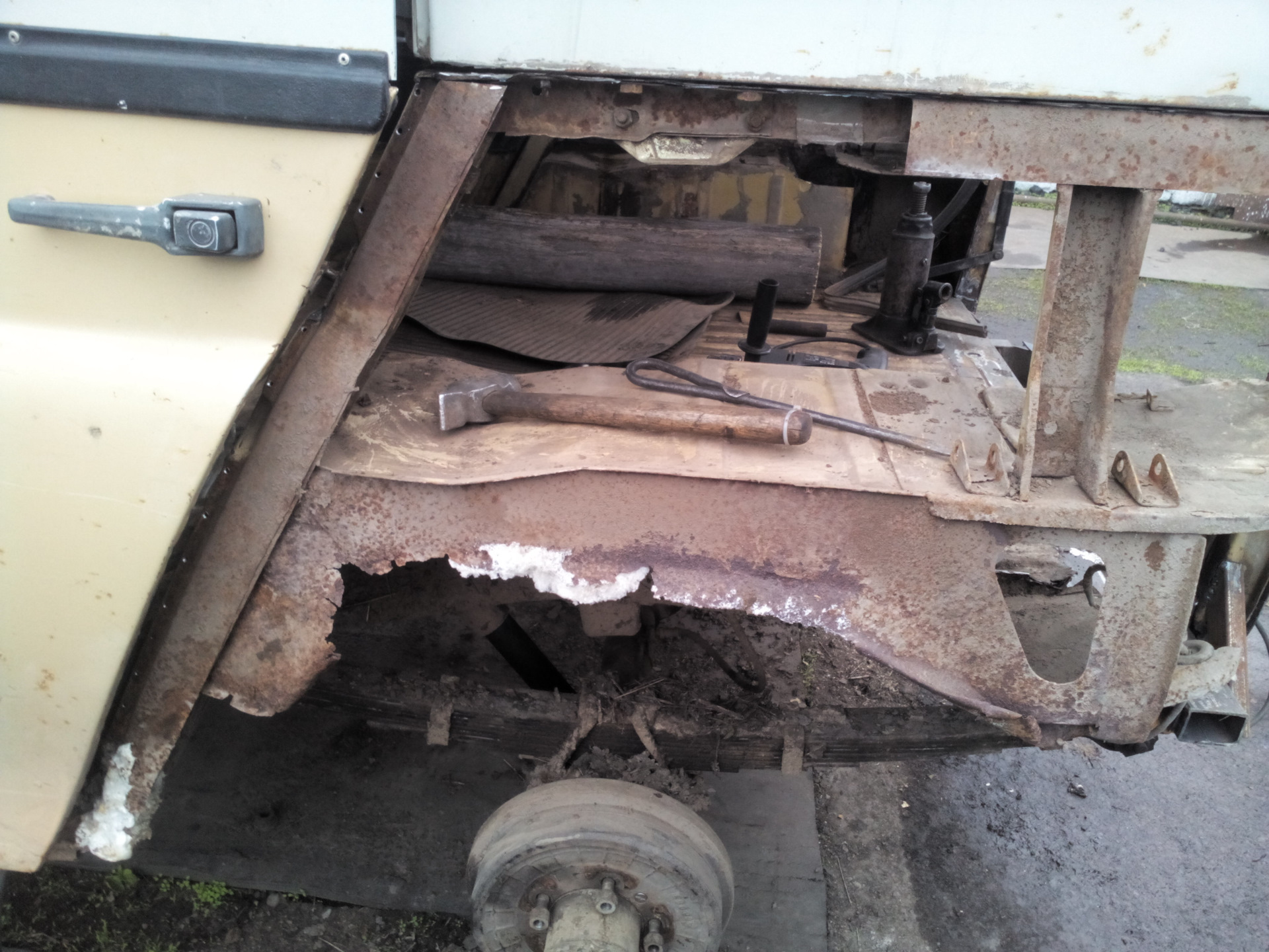 Замена порогов и ремонт крыльев УАЗ Патриот 2013 года - УАЗ Patriot, 2,7 л, 2013