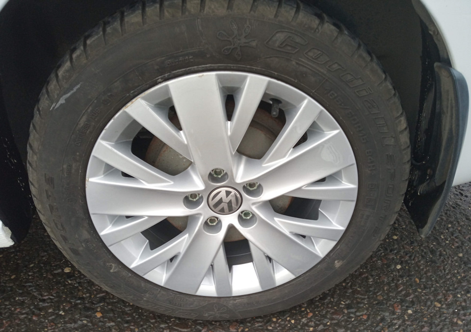 Купил литые диски оригинал — Volkswagen Polo Sedan, 1,6 л, 2011 года ...