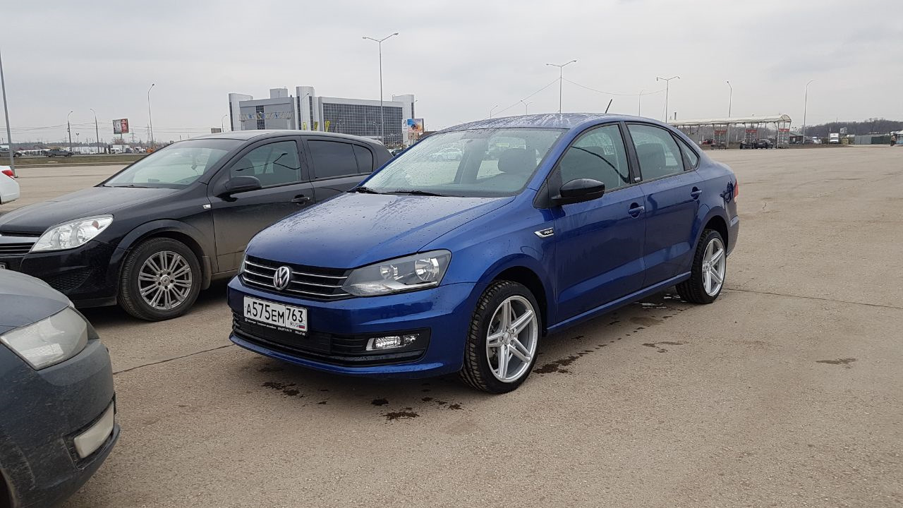 Volkswagen Polo 2011 темно синий