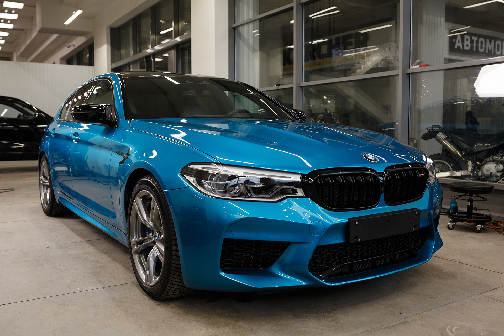 Синяя бмв м5. BMW m5 f90. BMW m5 2022. BMW m5 f90 LCI. BMW m5 f90 бирюзовый.