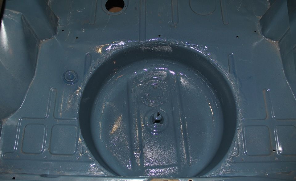 Летом 1999 года пошло корытце под запаску — Москвич 2141