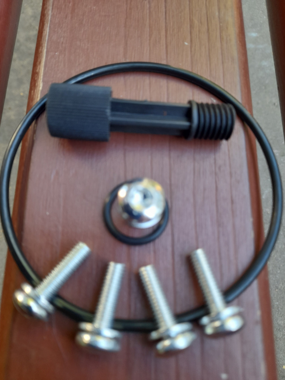 Помогите определить топливный фильтр mahle kx 338/26 d для дизеля ...