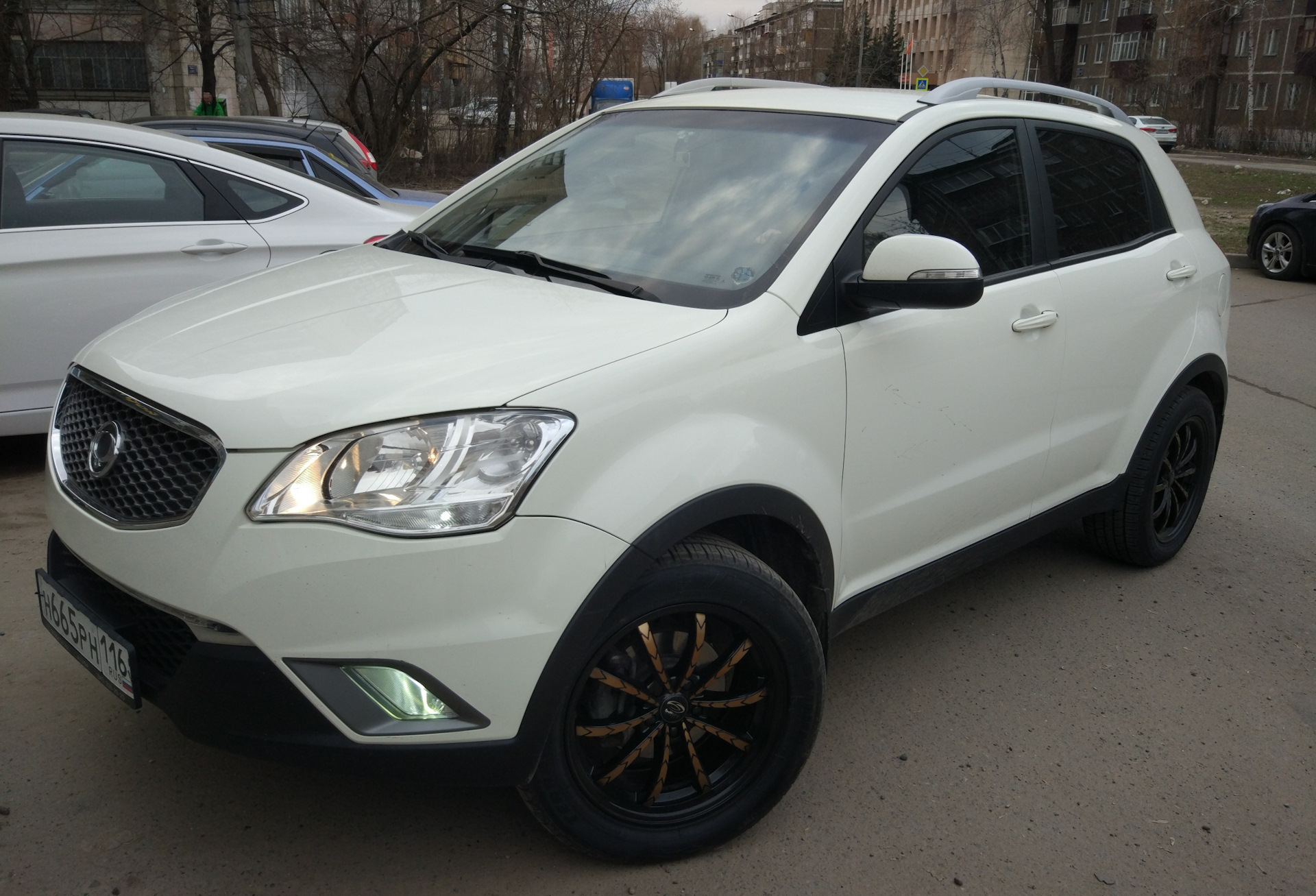225/55 R18 зима SSANGYONG Actyon. SSANGYONG Actyon New диски. Актион Нью белый на литье. SSANGYONG Actyon 2009.