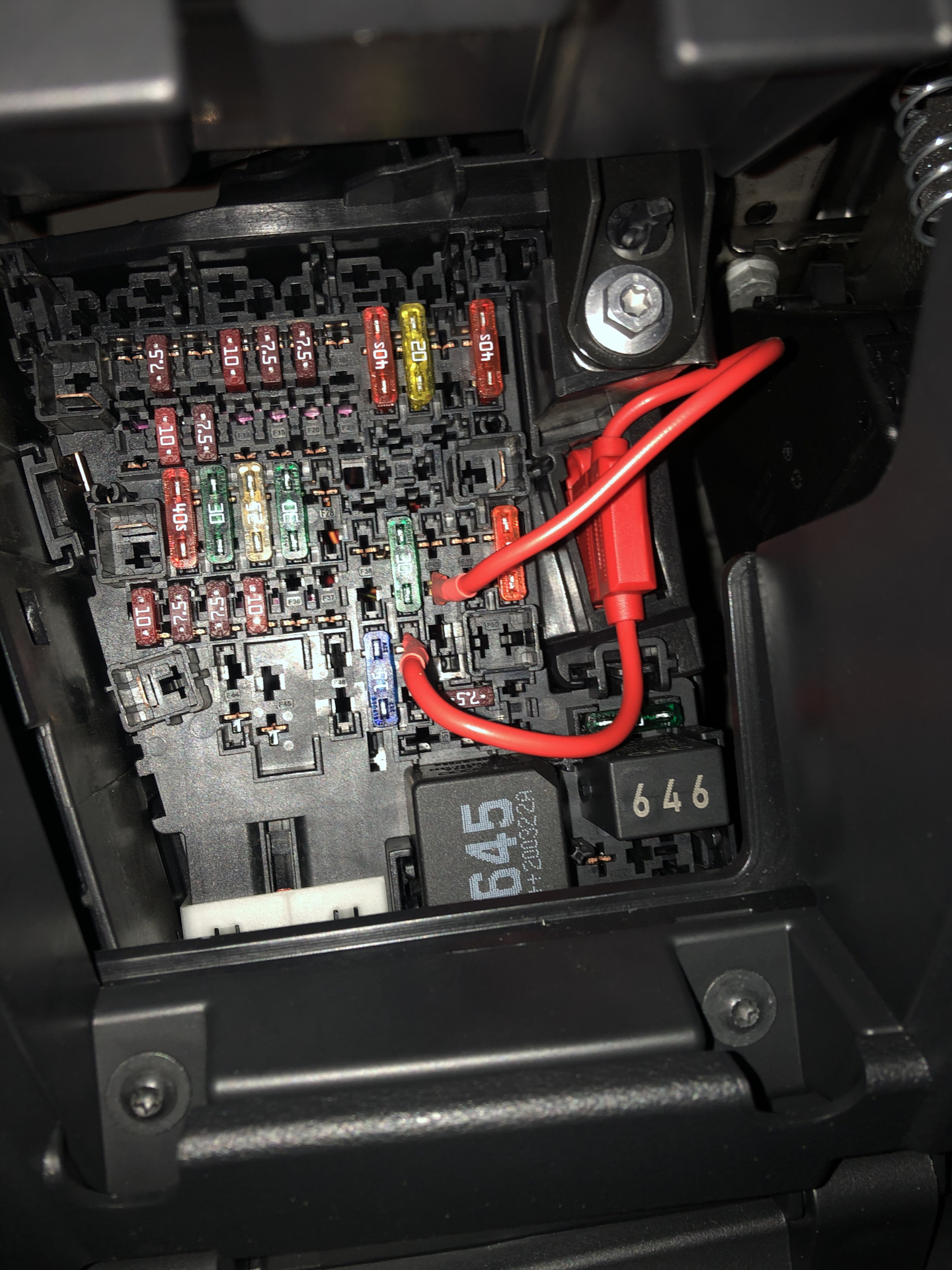 Установка видеорегистратора через блок предохранителей. - Skoda Yeti, 1,6 л, 201