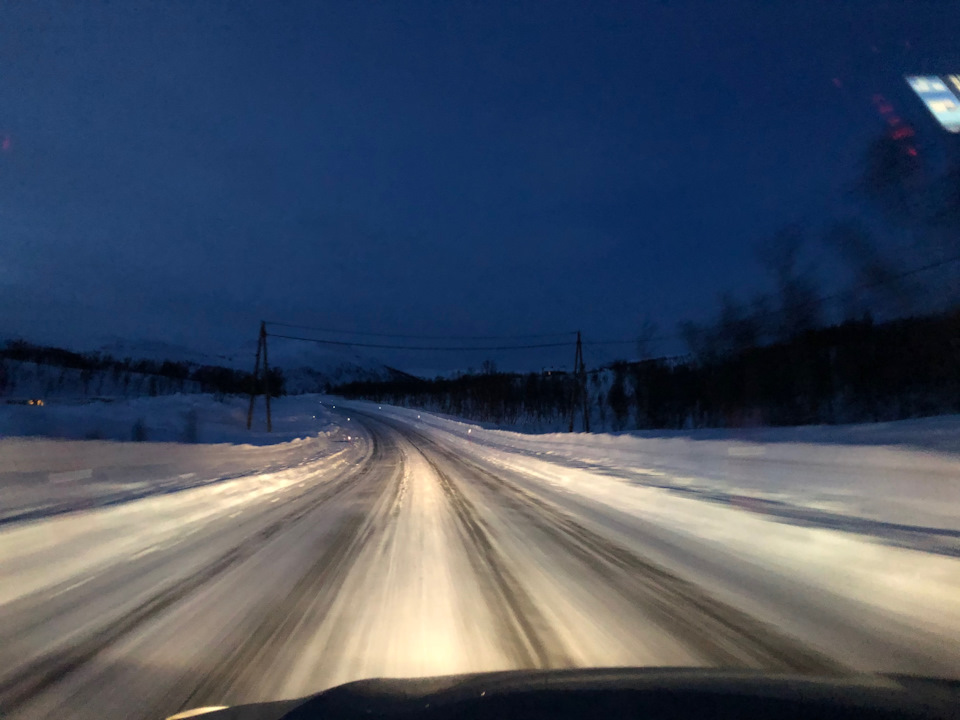 Дорога ночью — Subaru Outback (BR)