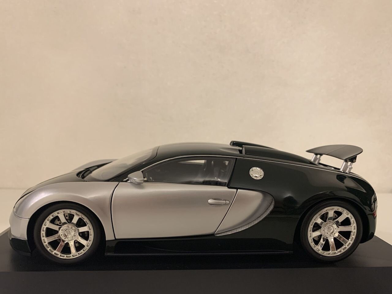 Bugatti Veyron Edition Centenaire 1/18 by Minichamps — DRIVE2