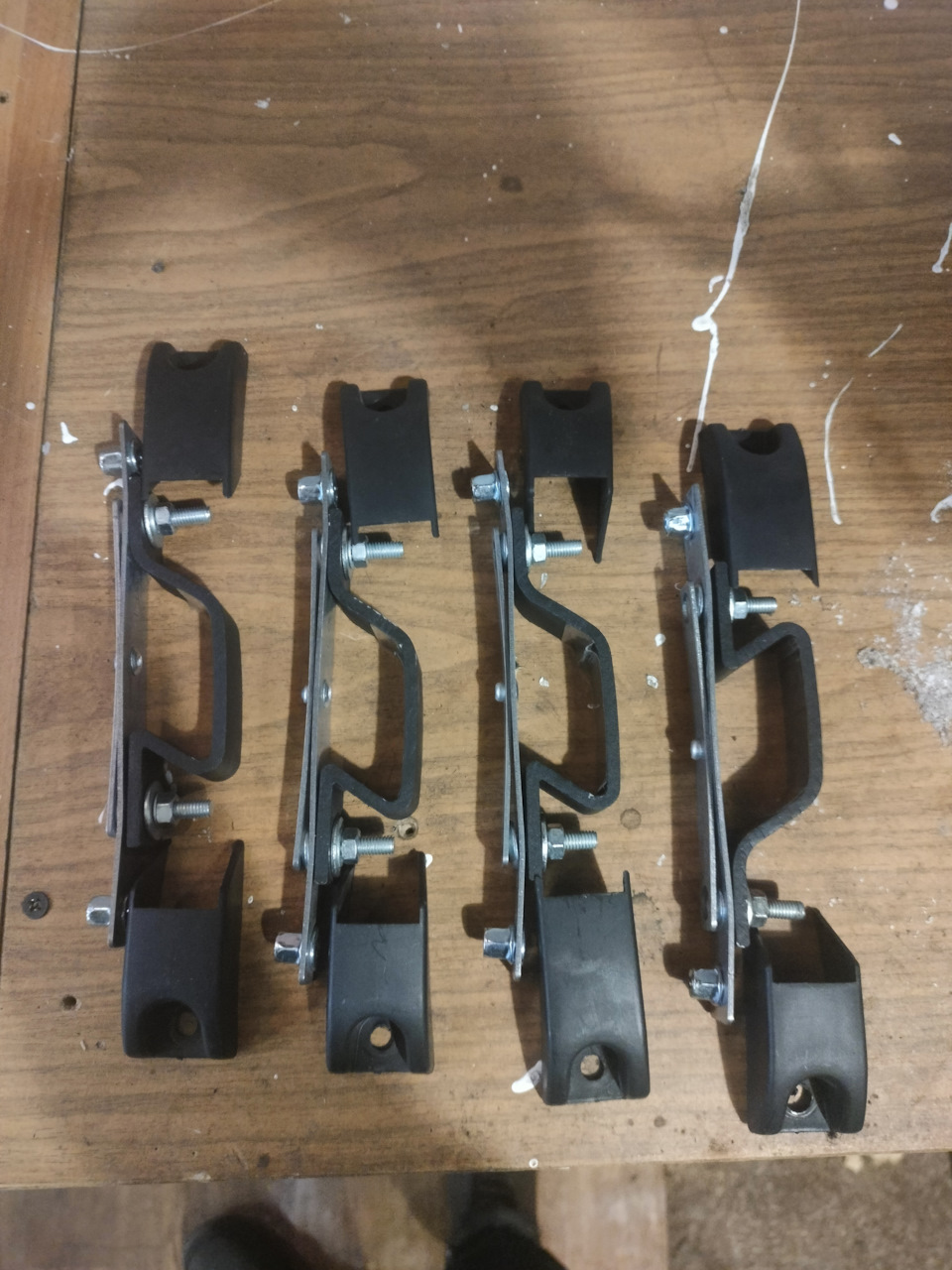 Вот они виновники торжества, родные крепления поперечин АПС. — Lada Niva Travel