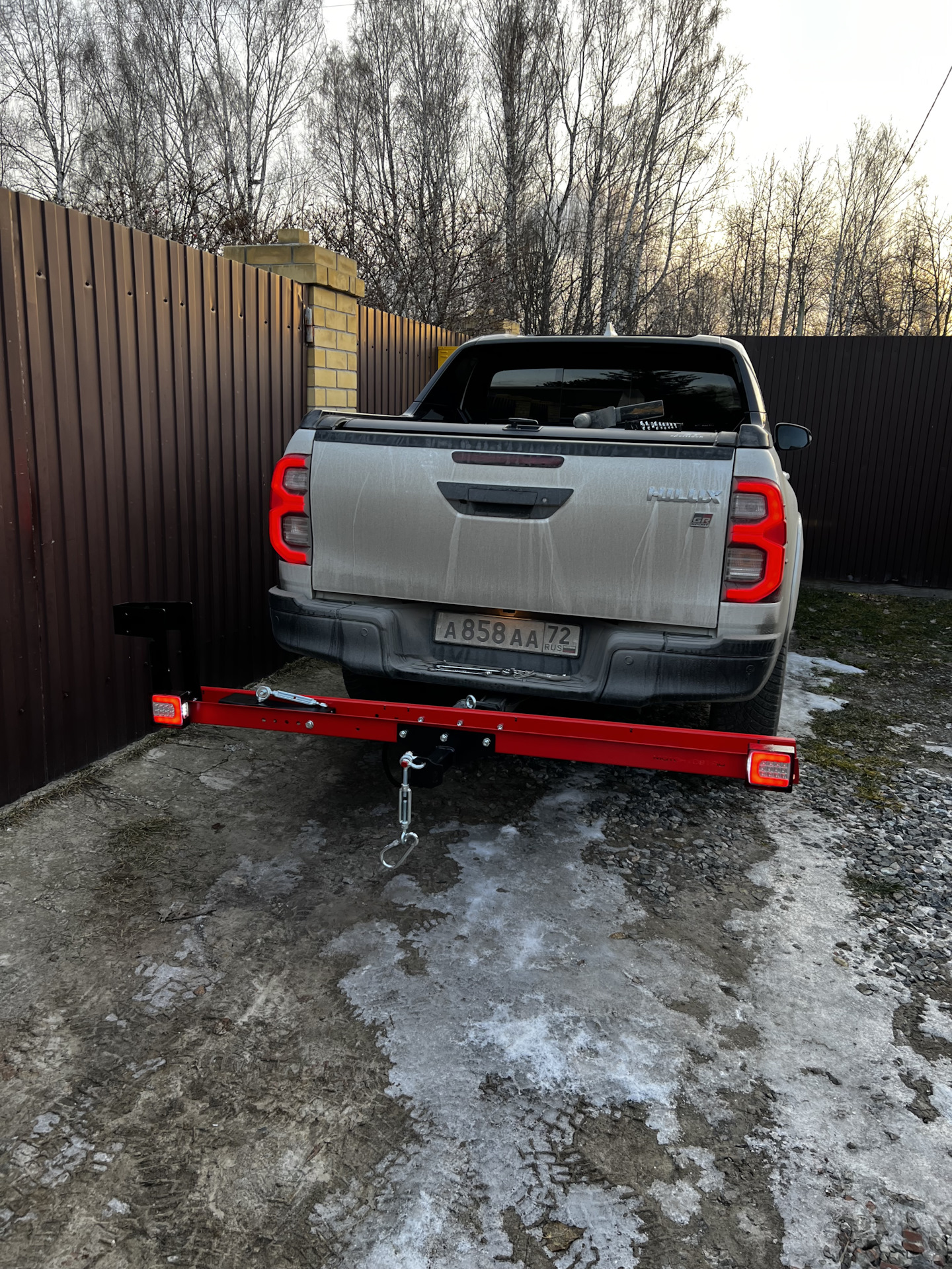 Мотохвост — Toyota Hilux (8G), 4 л, 2022 года | аксессуары | DRIVE2