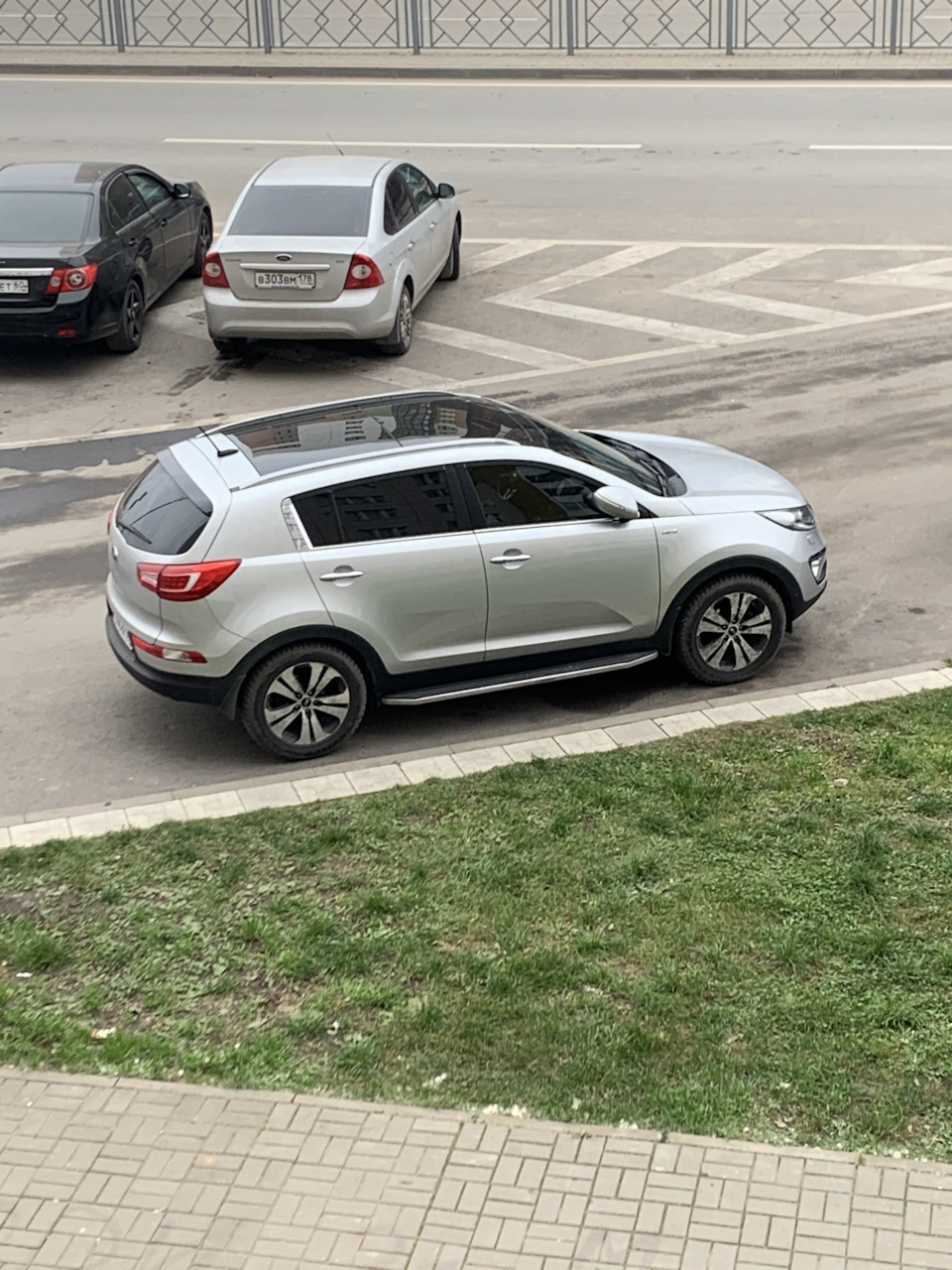 Полоса на лобовое и тонировка боковых 50% — KIA Sportage (3G), 2 л, 2013  года | стайлинг | DRIVE2