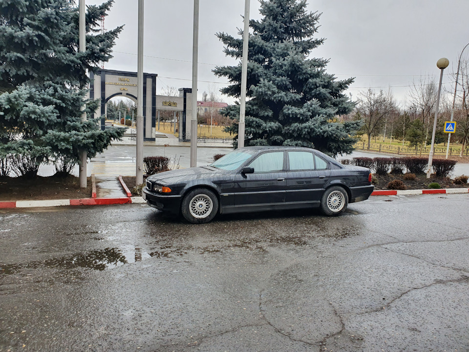 Photo from the logbook BMW 7 series (E38)