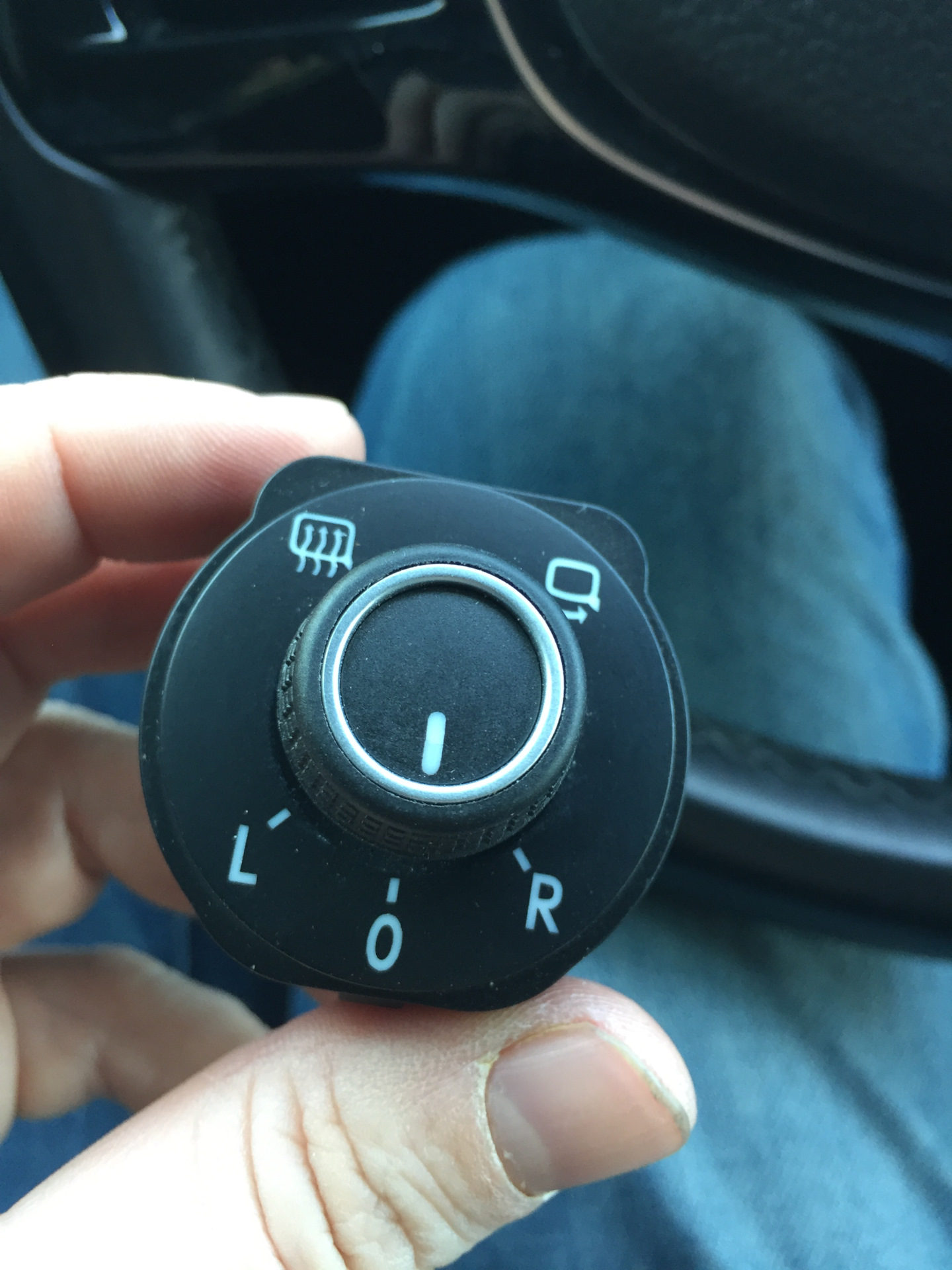 замена колпачка джойстика зеркал на хром Volkswagen Polo Sedan, 1,6 л, 2014 го