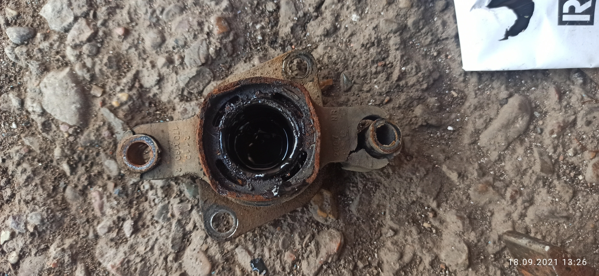 Замена подушки кулисы кпп — Lada Приора хэтчбек, 1,6 л, 2010 года ...