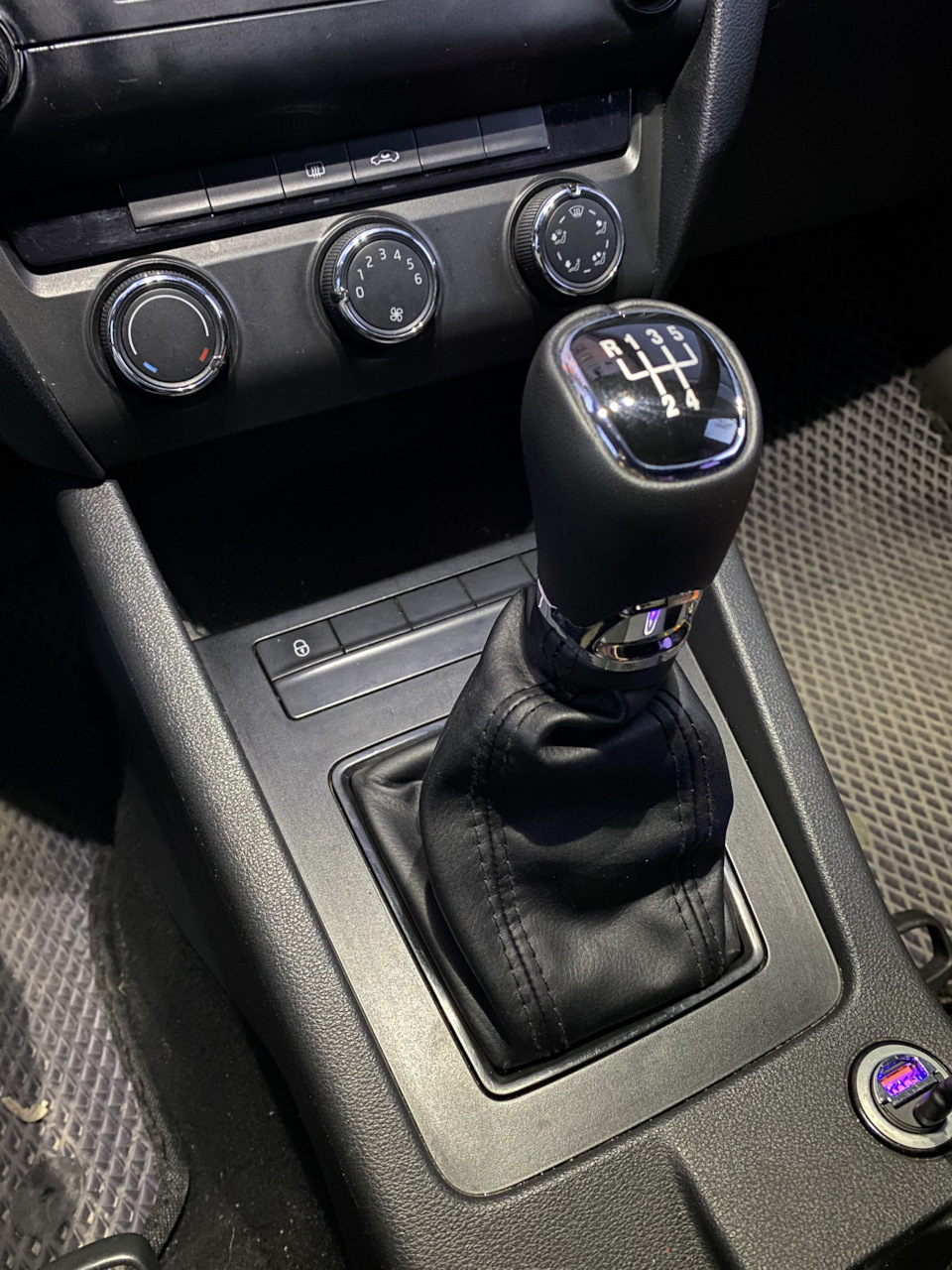 Ручка КПП — Skoda Octavia A7 Mk3, 1,2 л, 2014 года | стайлинг | DRIVE2