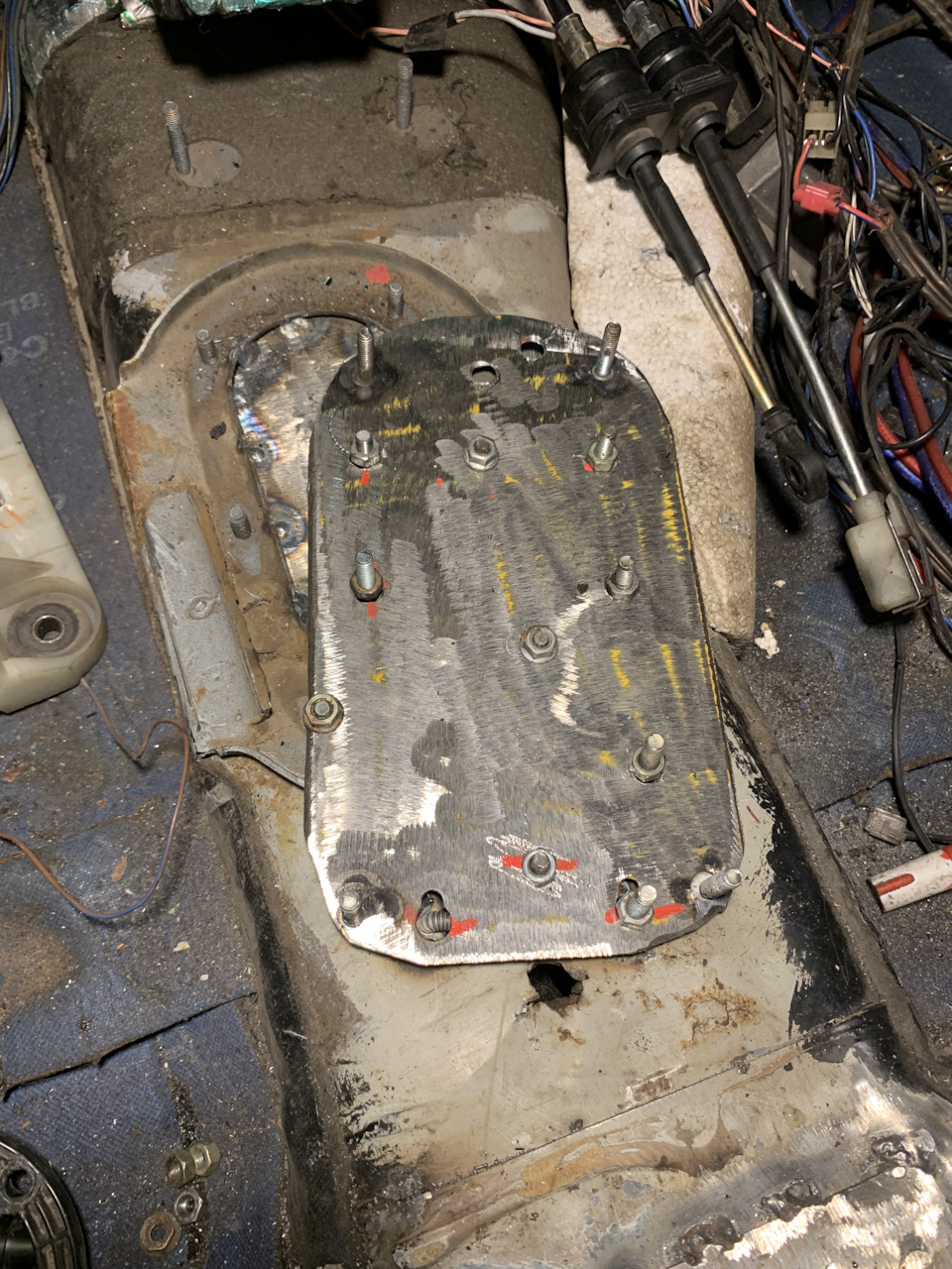 Штатное отверстие заварил заглушкой, если что вырезать обратно не проблема будет — Lada 112 Coupe