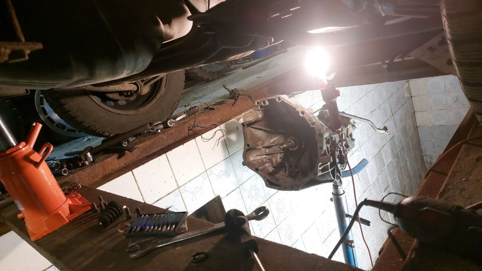 Туго включаются передачи — решено! — Audi 100 (C3), 2,3 л, 1987 года ...