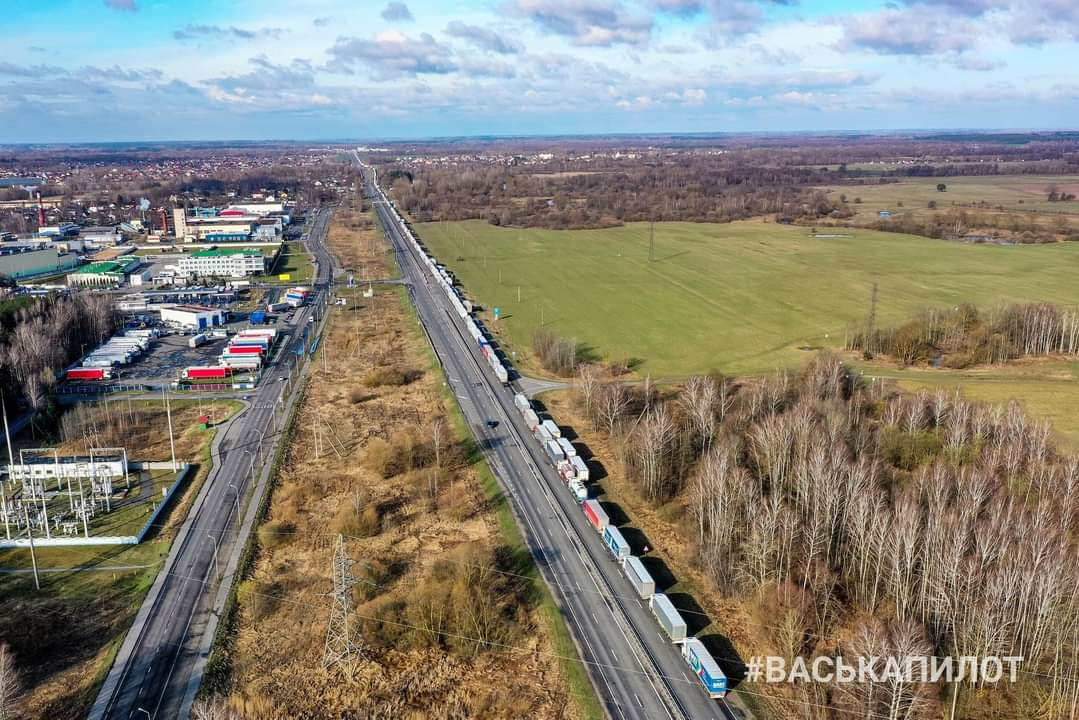 Брест граница очередь сегодня. Козловичи Беларусь. Брест граница с Польшей. Козловичи. Брест вид на Польшу.