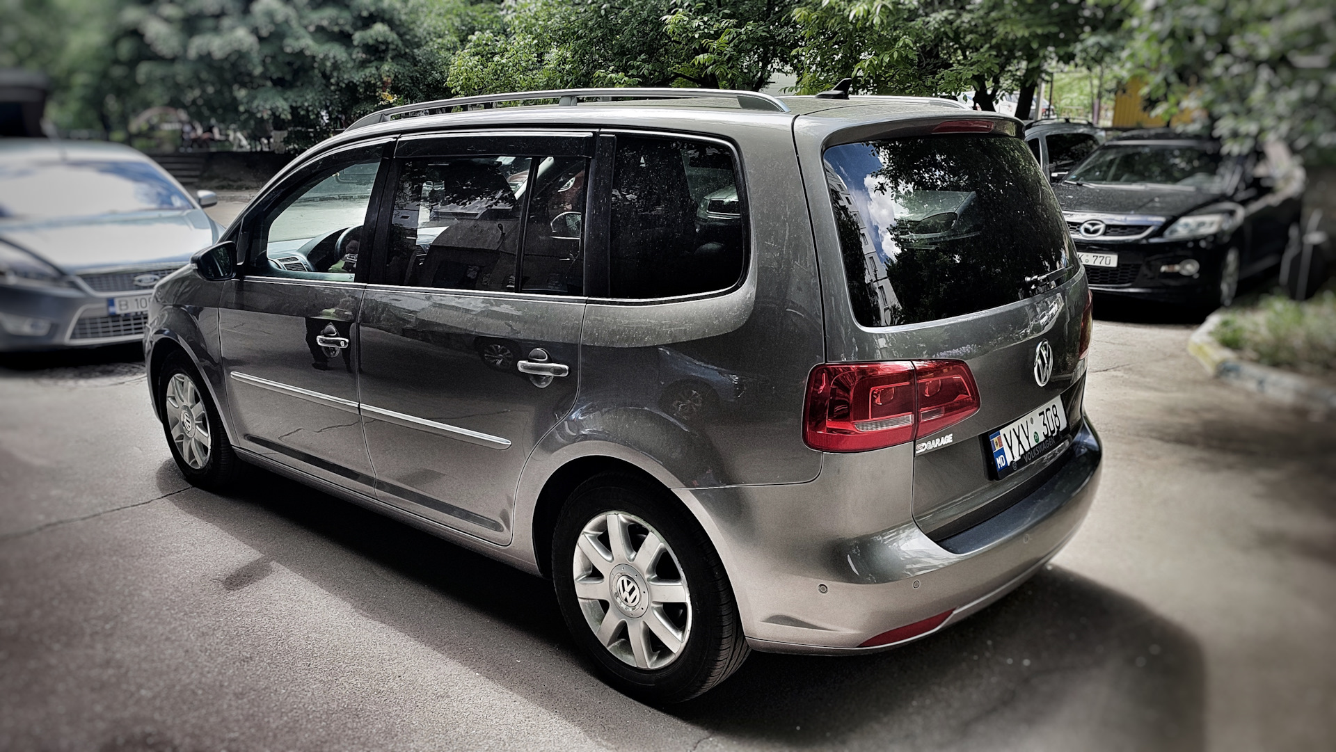 Volkswagen touran 2020 r line. Touran 2018 синий. Фольксваген туран 2018 года. Фольксваген туран 2016. Touran 2018 синий.