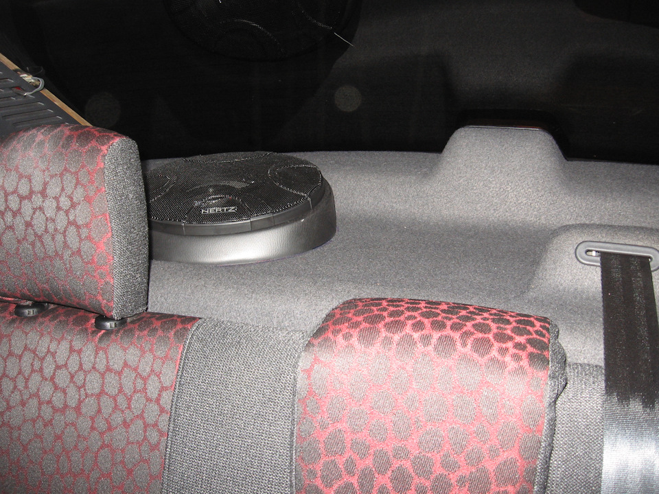 установил сзади колонки HERTZ овалы — Renault Logan (1G), 1,6 л, 2011 ...