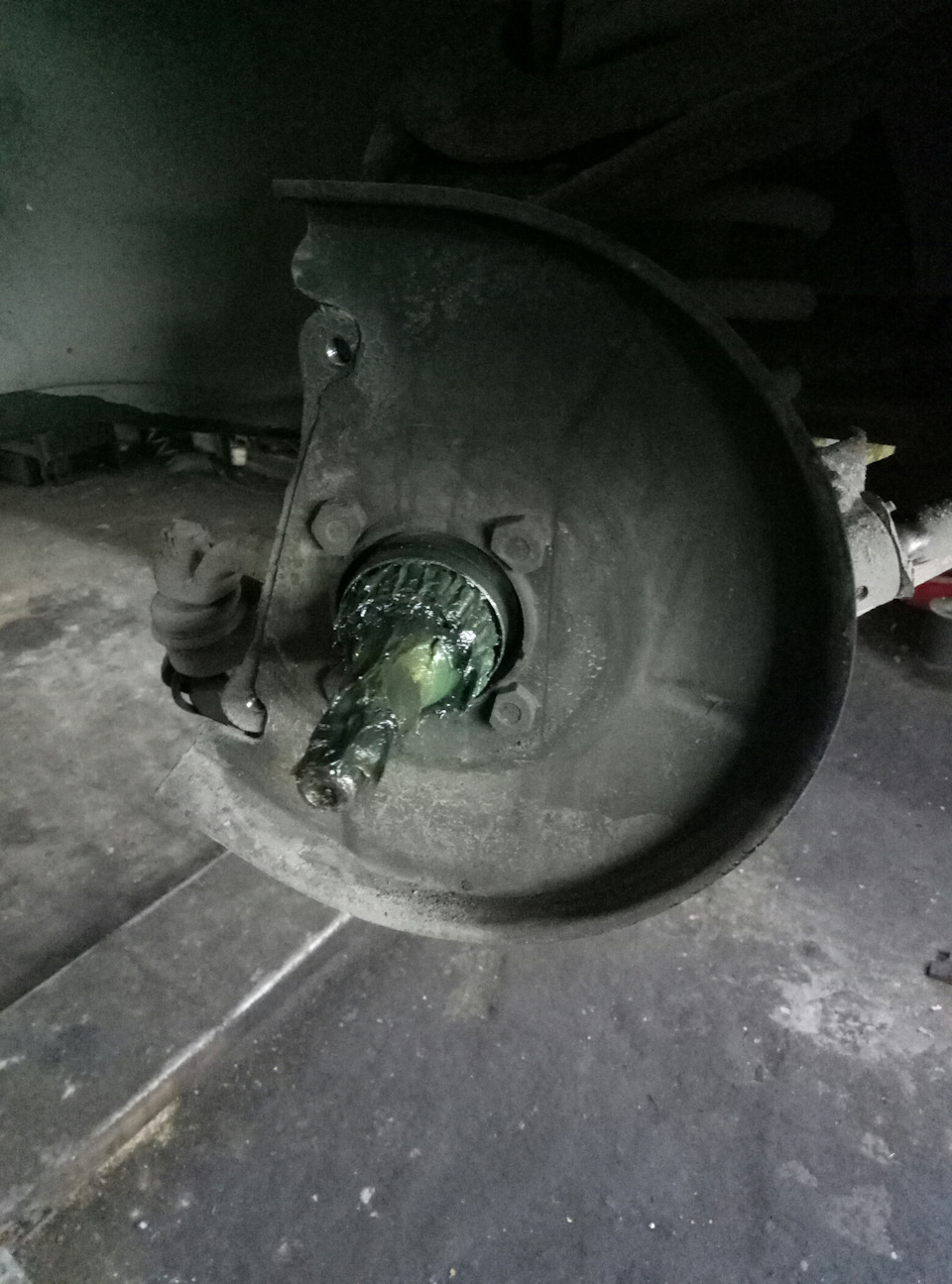 Подшипники передних ступиц — Lada 2103, 1,5 л, 1981 года | визит на ...