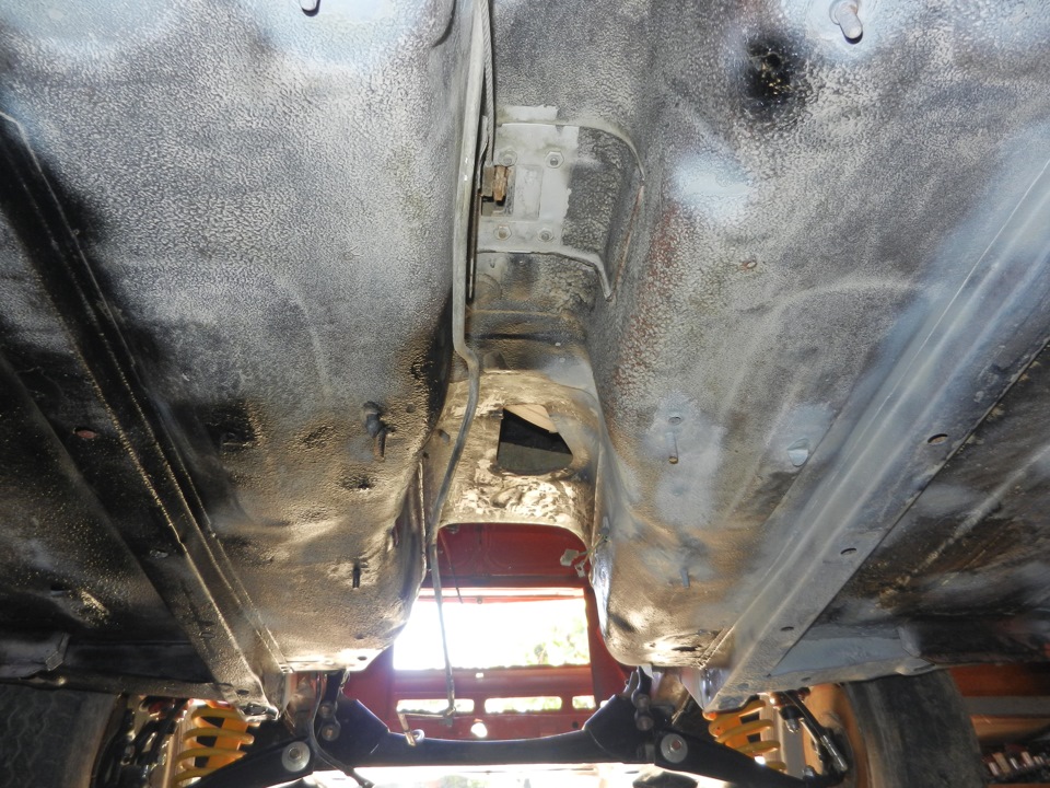 шпаклевка сварочных швов. крепление балки ваз 2114. провалился пол в машине. оторванное днище. кронштейн крепления продольной тяги нива 2121.