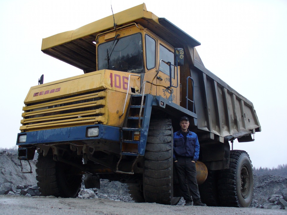 Вахта на белаз. БЕЛАЗ лесовоз. Volvo КАМАЗ БЕЛАЗ. БЕЛАЗ 531. Водитель БЕЛАЗА.