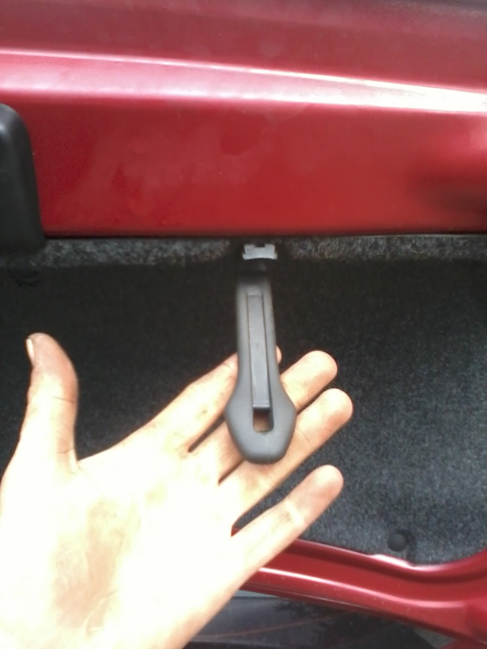Ручка закрывания багажника внутренняя шкода октавия а5