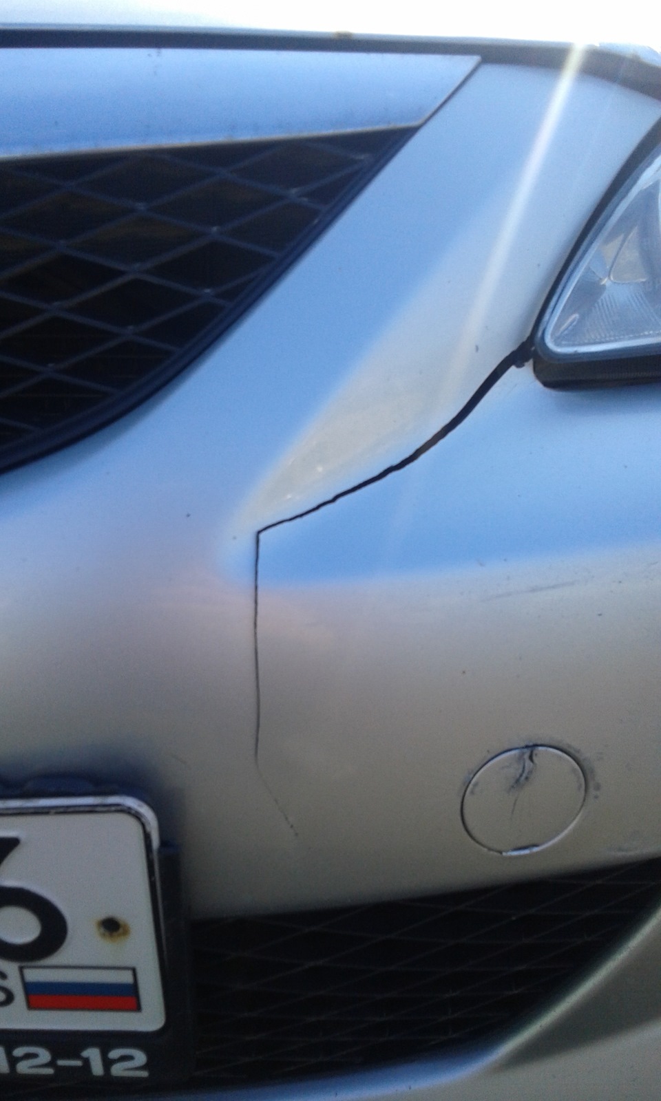 Треснул бампер(( — Mazda 6 (1G), 1,8 л., 2004 года | поломка | DRIVE2