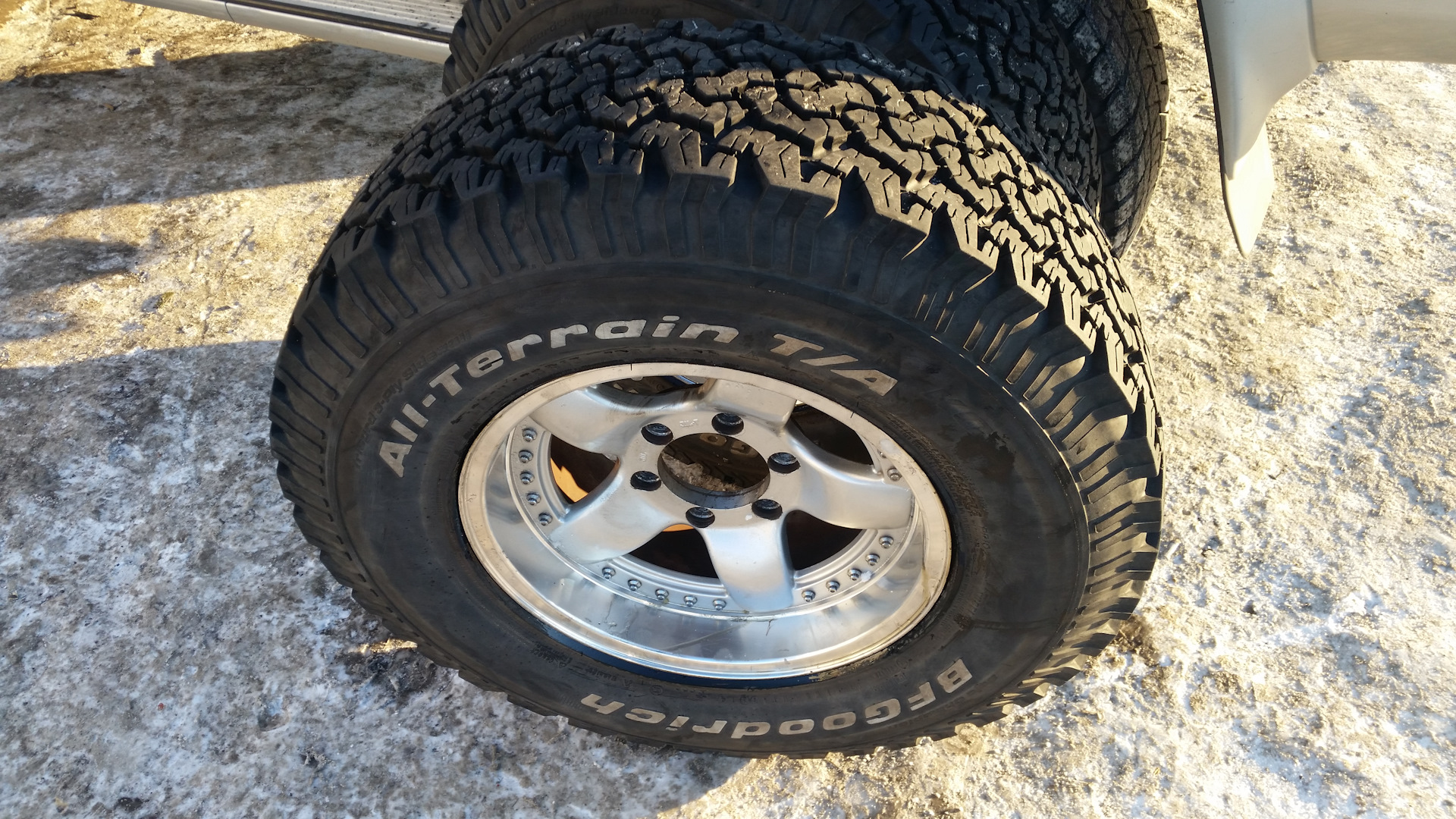 Bfgoodrich r16. Гудрич АТ 265/75/16. БФ гудрич АТ 265/75/16. Hilux 265 70 17 АТ гудрич. BFGOODRICH 265/75/16.