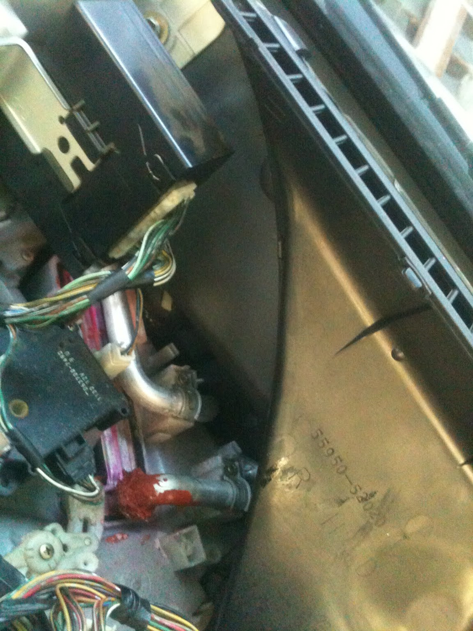 Снятие ковра, чтобы его постирать. — Toyota Platz, 1,5 л, 1999 года ...