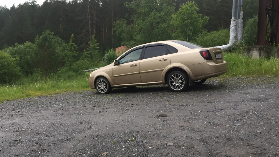 Chevrolet Lacetti 2007 седан золотой