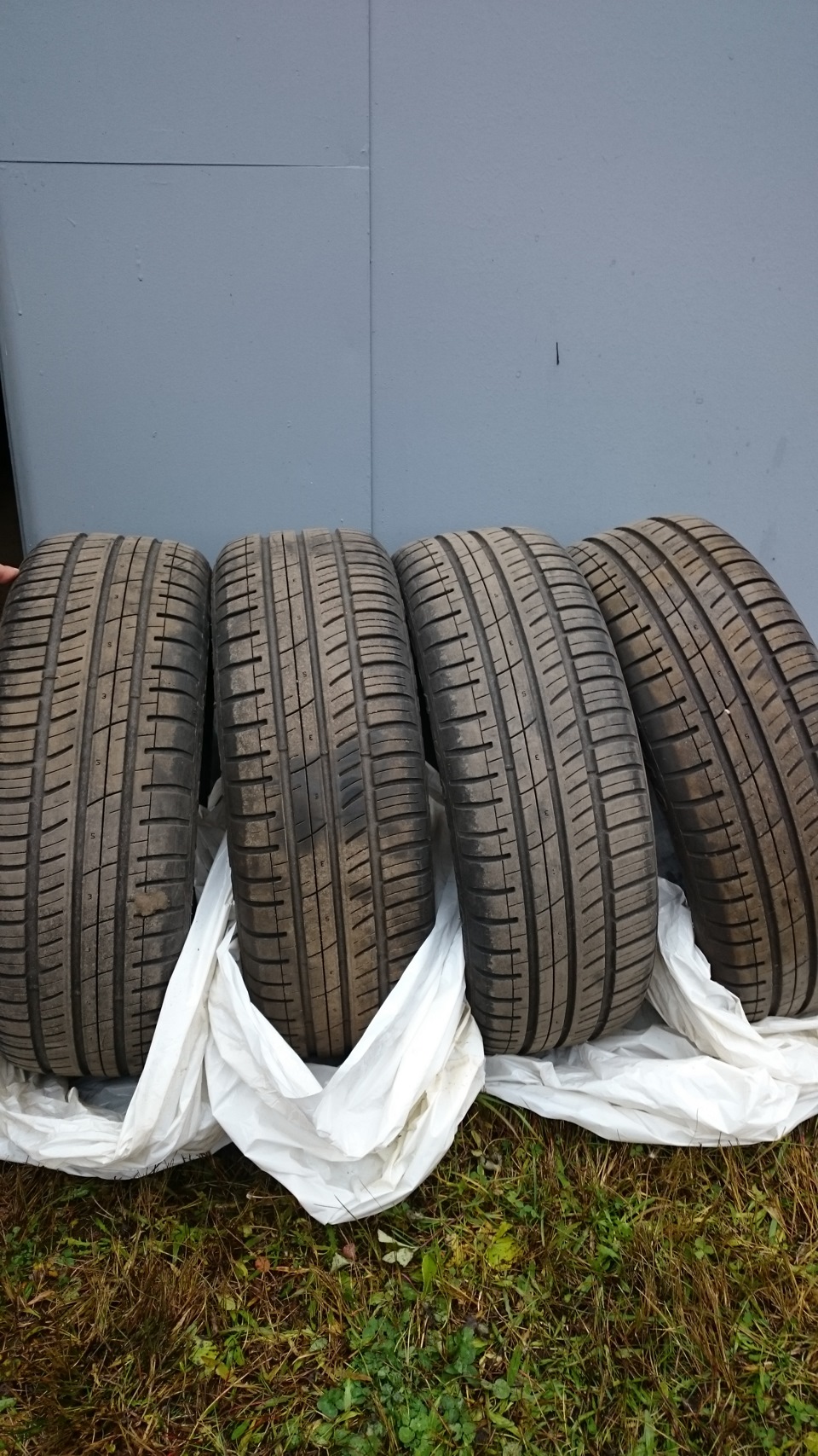 Продам летнюю резину 195/55 r15, солнезащитные шторки, запираемое ...