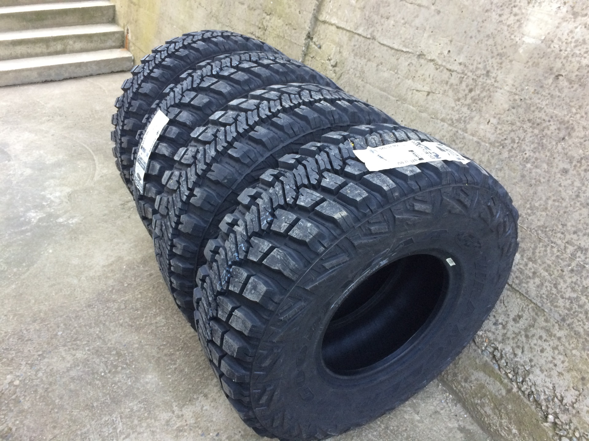 Goodyear wrangler mt r with kevlar