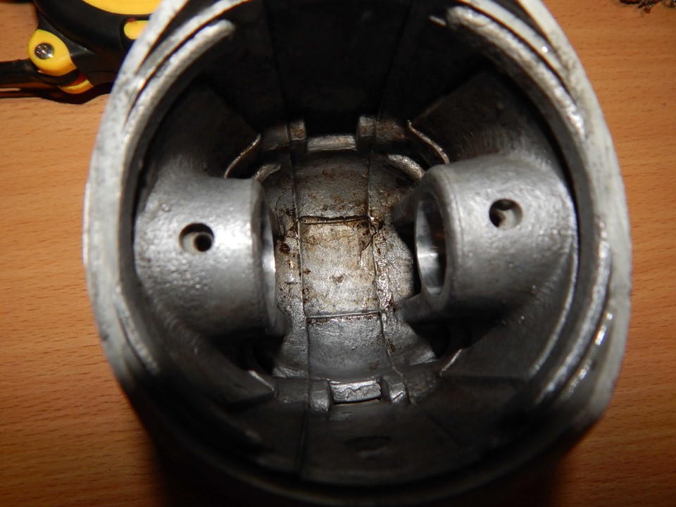 старые поршни в трещинах. от чего? — Москвич 2137, 1,5 л, 1977 года ...