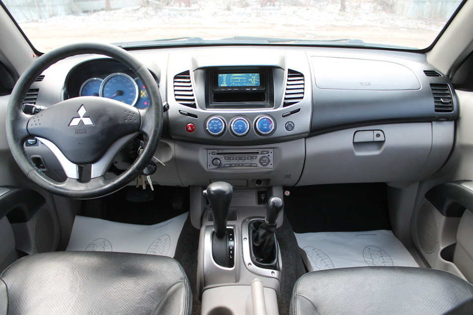 Как расположить планшет для навигации? — Mitsubishi L200 (4G), 2,5 л ...