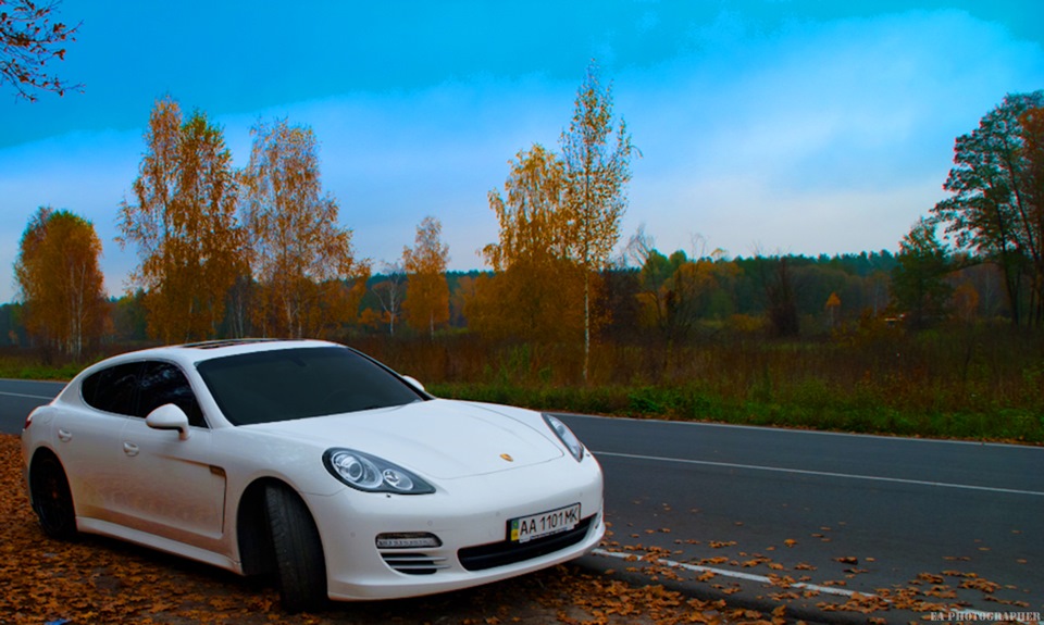 Белый снег белый порш. Порше Панамера 4s в ночи. Фотосет Porsche Panamera. Porsche Panamera 4s Drift. Панамера просвет.