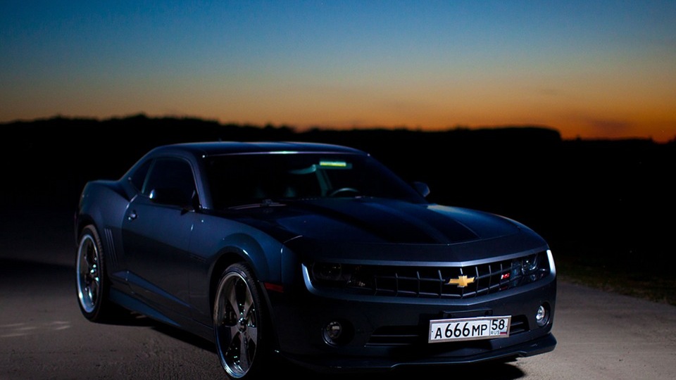 Chevrolet Camaro ночью