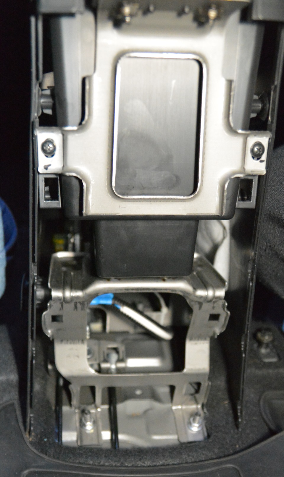 705c014s 960 крепление телефона в солярисе