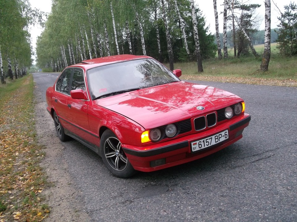 BMW e34 красная