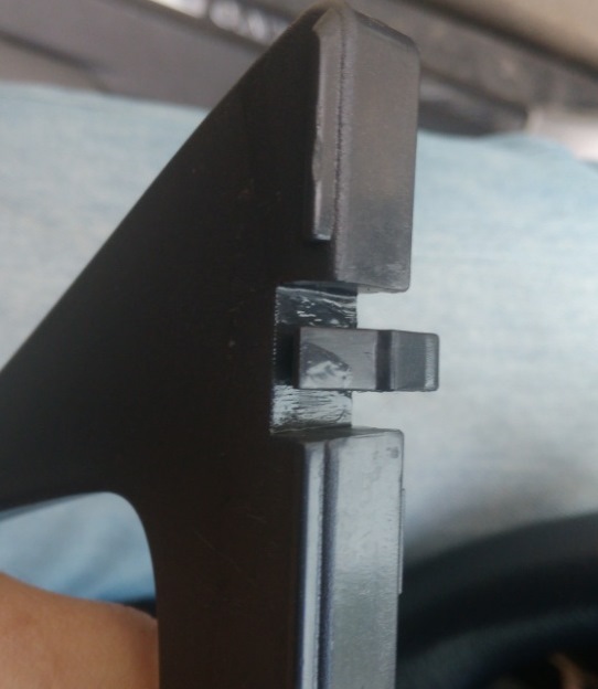 Склейка пластика (панелька кулисы) — Volvo V70 II, 2,5 л, 2000 года ...