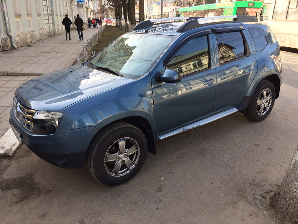 Летняя резина на рено дастер. Renault Duster 2013 на дисках. Грязевая резина на Рено Дастер 2. Автомобили Рено Дастер drive2. Рено Дастер 2013 года по асфальту.